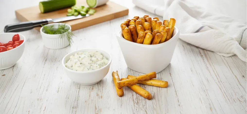 Breadsticks with creamy curd dip